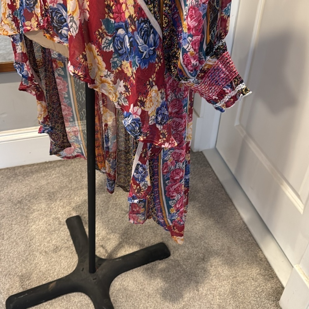 Ashley Stewart Sheer Floral Deep V High Low floral top 18/20 - Picture 8 of 9